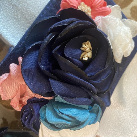 Coco & Carmen floral flip flops - Picture 2 of 3